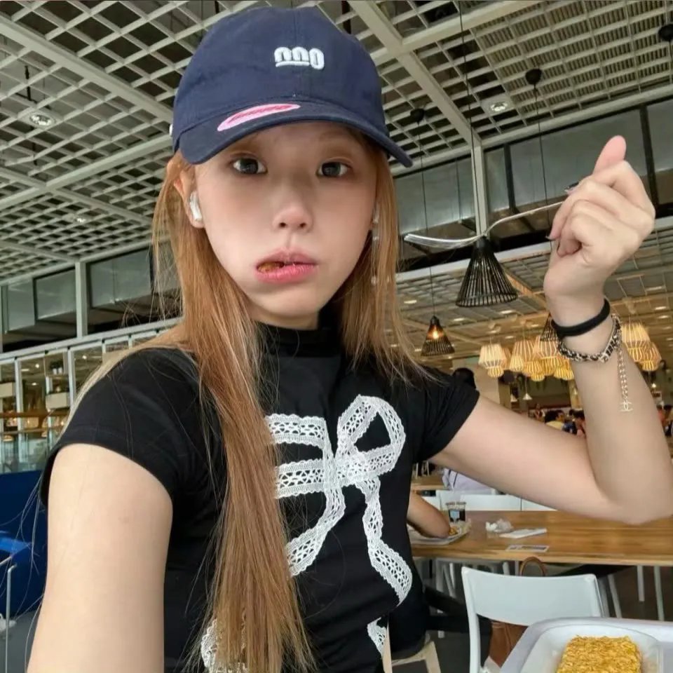 艳丽娇娃